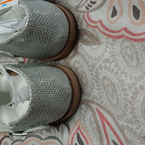 NWT girls sz 10 toddler silver sandals - Picture 3 of 5